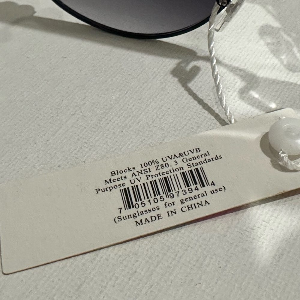 Black frame Sunglasses with Pearl Accents. NWT - Picture 6 of 6